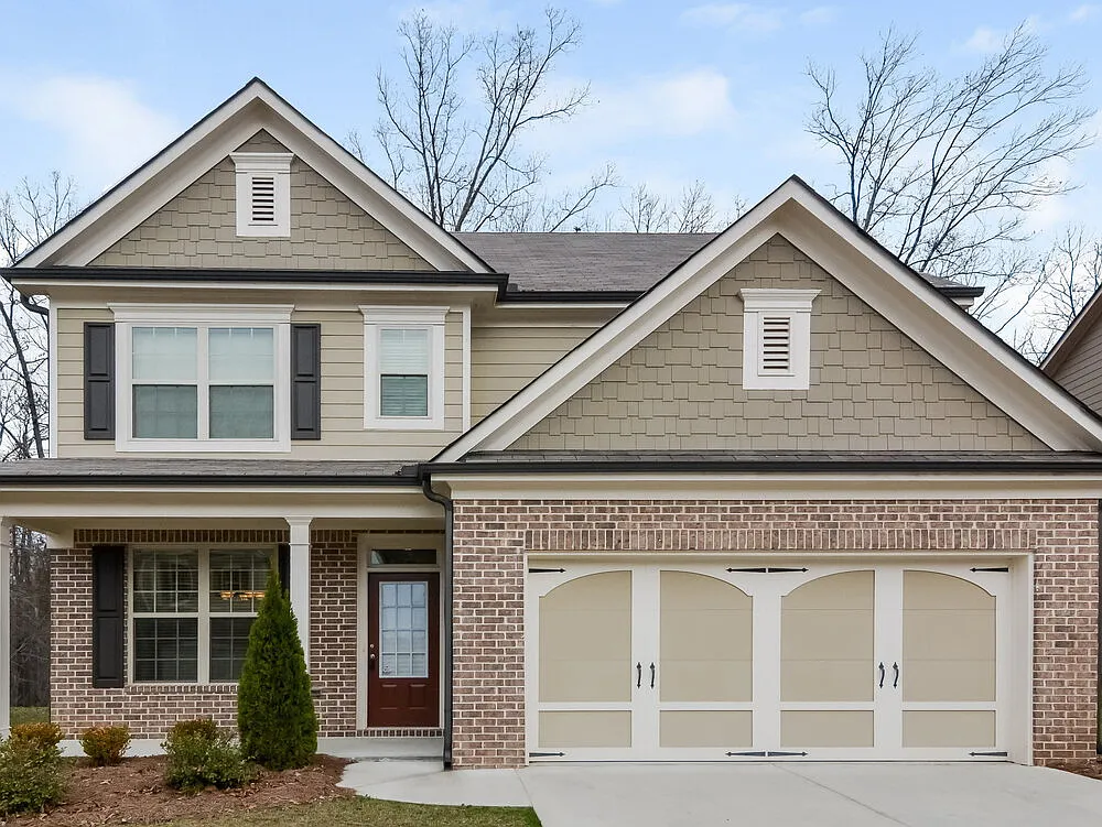 4 bed, 2.0 bath, 2007 sqft, $2,470 — Photo 1