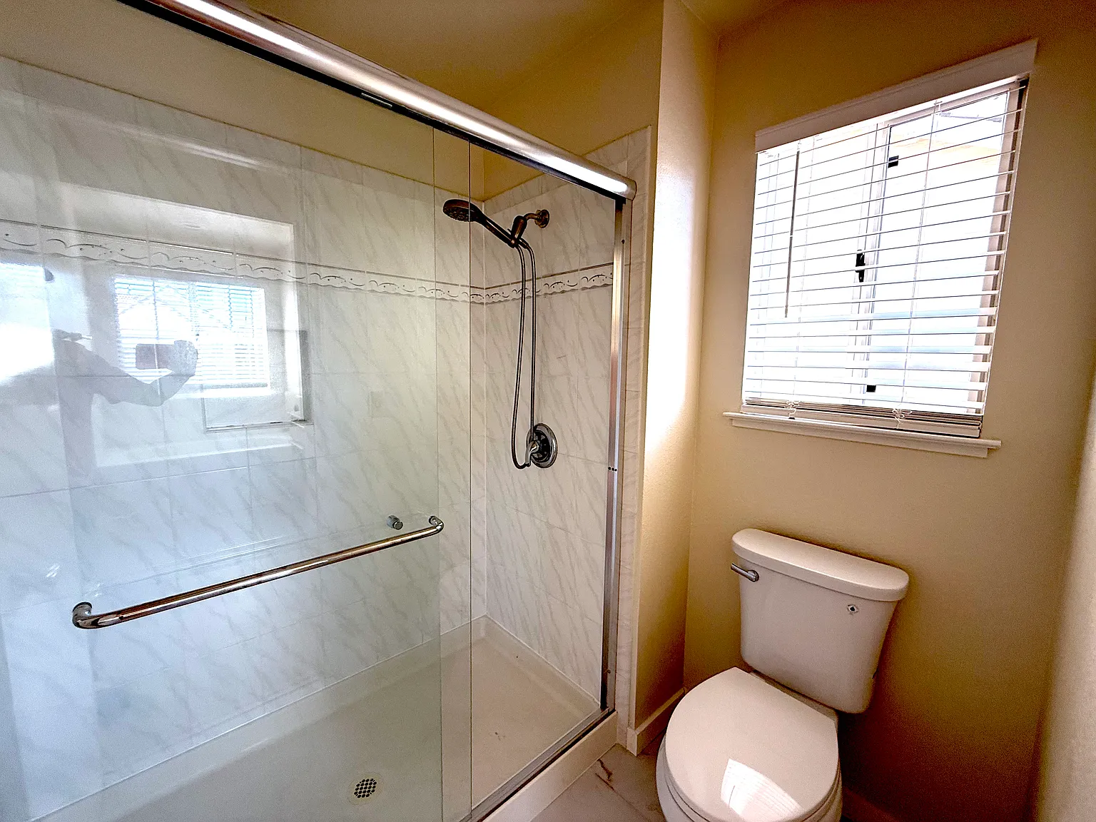 4 bed, 2.5 bath, 2550 sqft, $1,380 — Photo 3