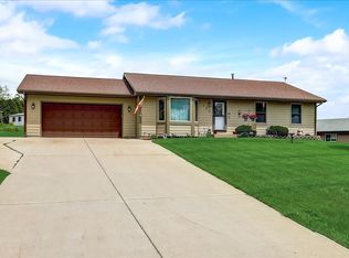 420 Meadow Ln, Eagle, WI 53119