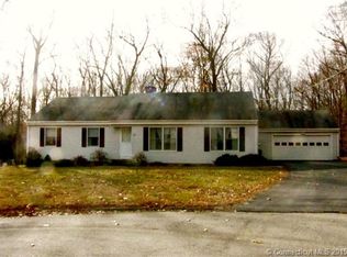 20 Willow Dr, Uncasville, CT 06382