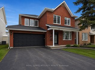 2104 Sandy Oaks Dr, Ottawa, ON K1W1H5