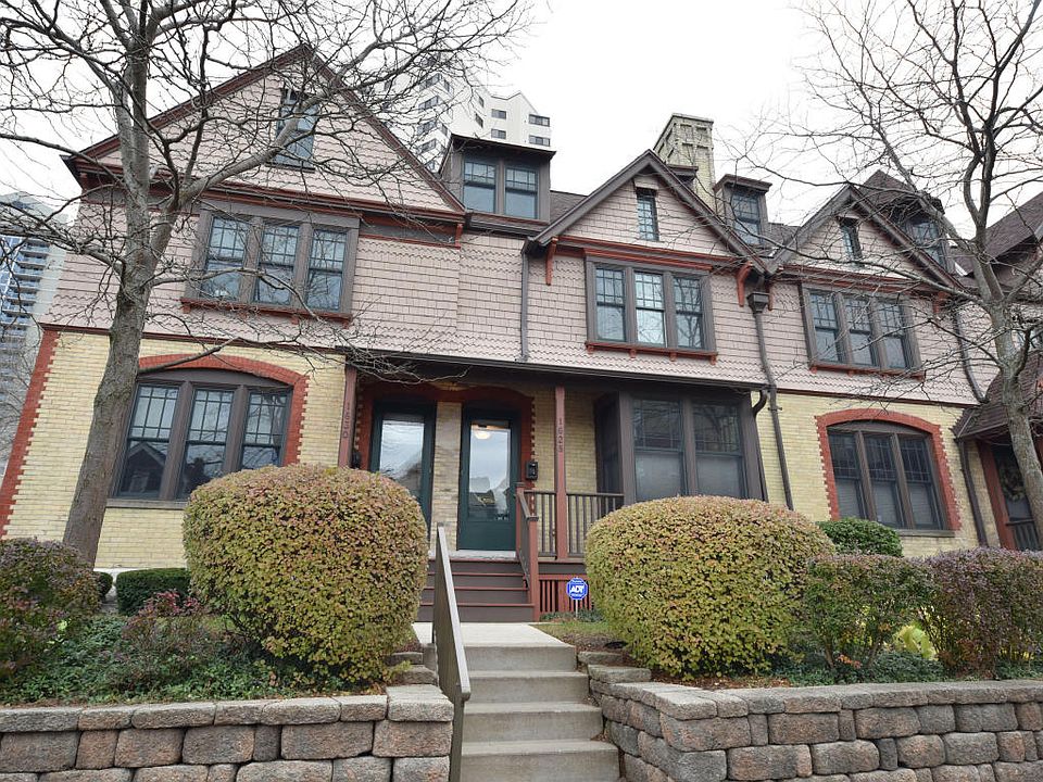 1st image of 1628 N Farwell Ave #5