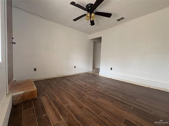 5th image of 208 Alfredo St