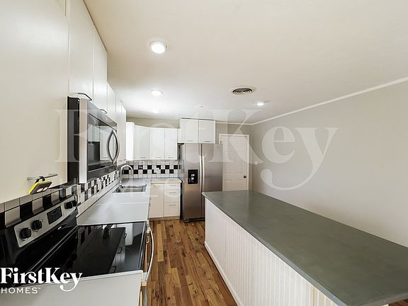 4th image of 150 Mark Ln SE