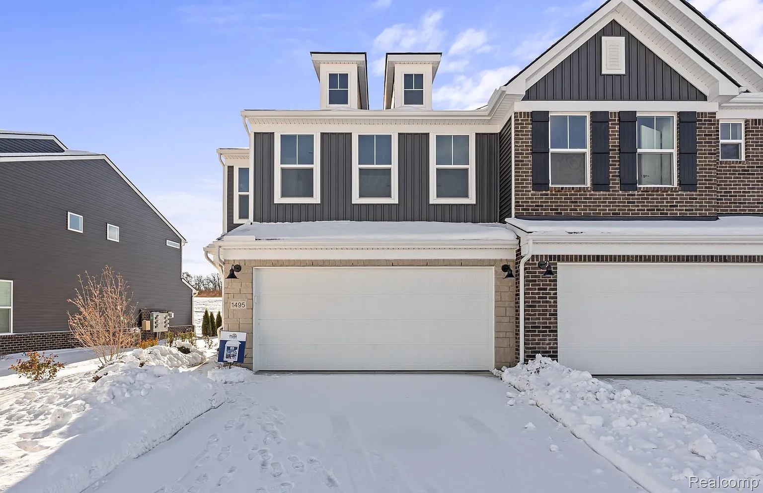 1495 Arcadia Dr photo 1
