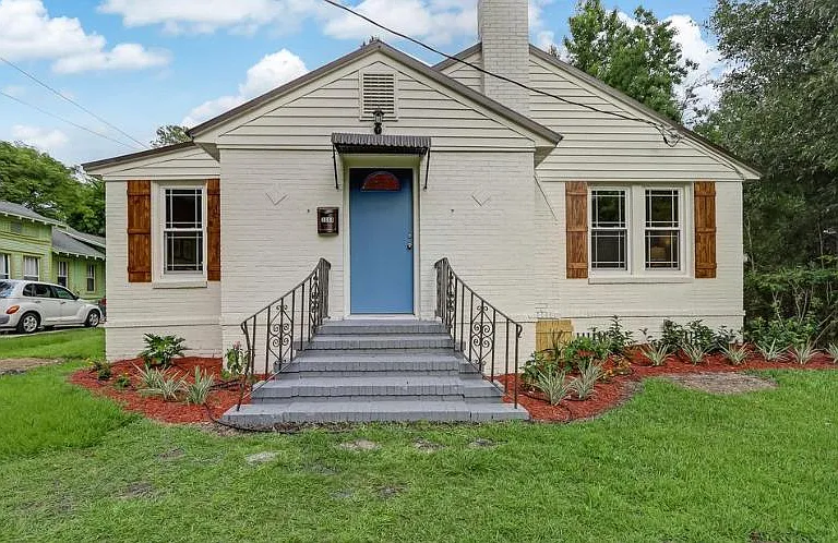 3344 Corby St — Photo 2