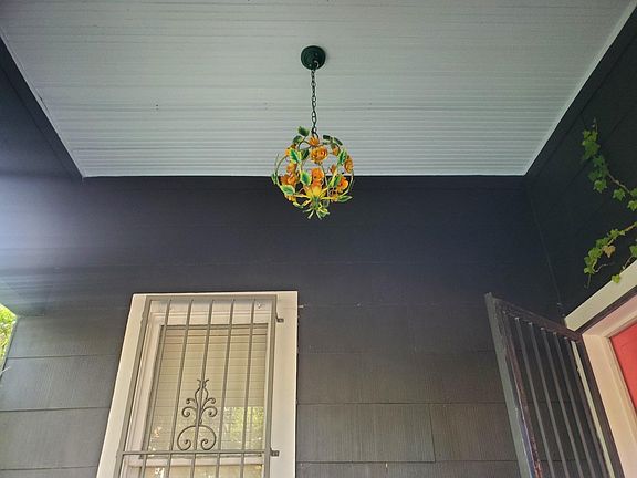 5th image of 215 Kings Ct