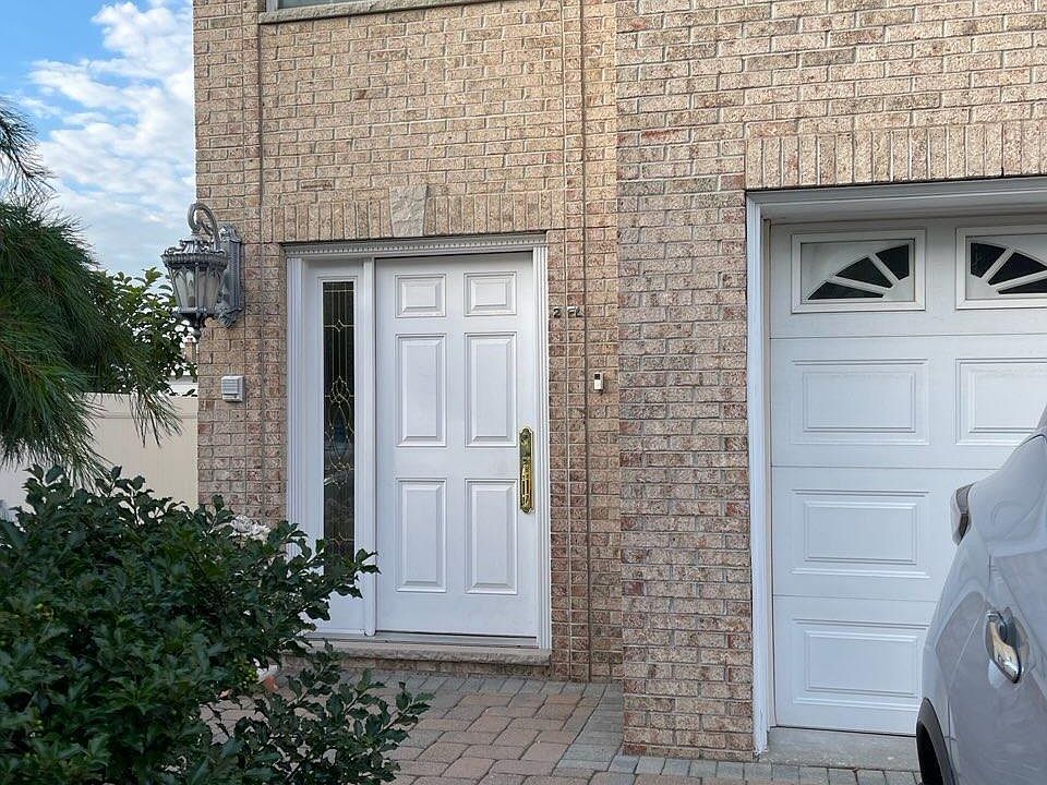 2nd image of 240 Grace Ave Floor 2