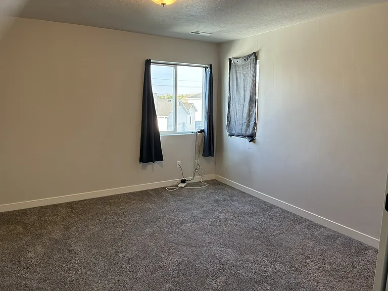 1405 Louise Ln — Photo 8