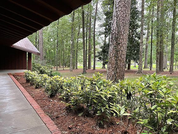 5th image of 204 Evergreen Dr