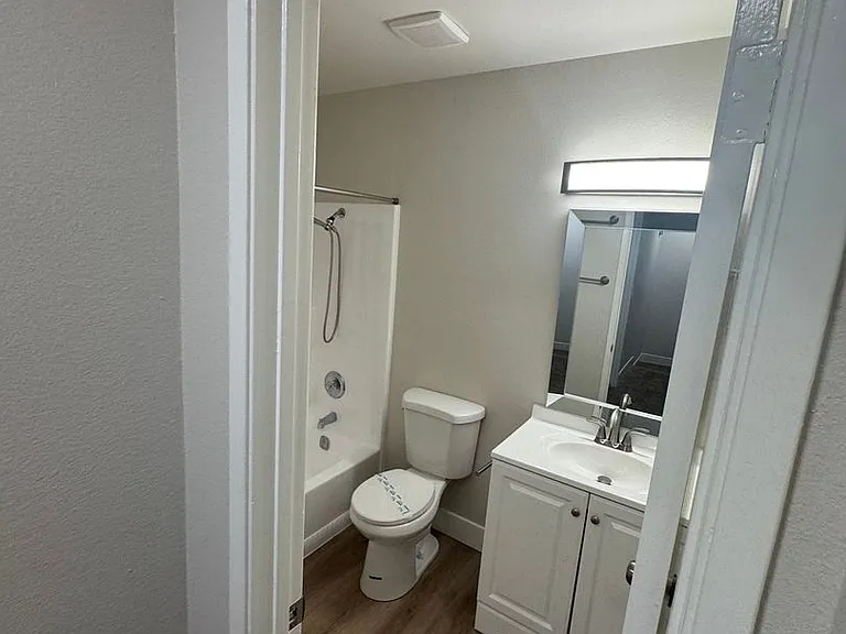Upstairs 2 Bed 1 Bath in La Habra, Fully Renovated! 1 Car Garage Included! — Photo 28