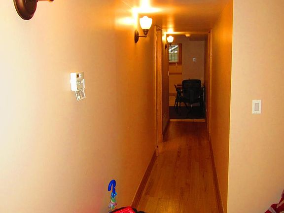 4th image of 4745 N Artesian Ave #1