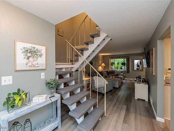3rd image of 9494 Fernwood Dr
