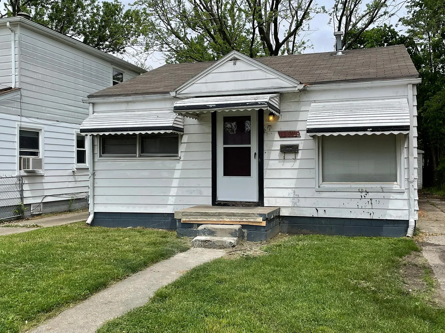 13695 Hendricks Ave photo 1