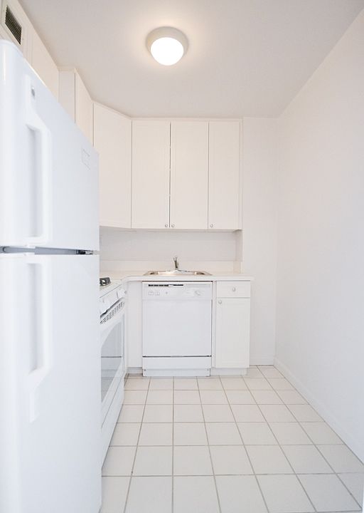 2nd image of 45 W 132nd St APT 9L