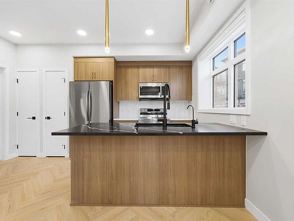 5th image of 562 Seton Cir SE #301