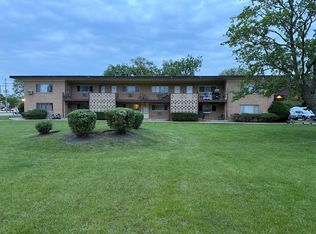2555 Ballard Rd #106, Des Plaines, IL 60016