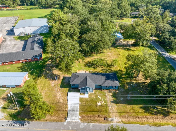 3805 Coventry Dr, Moss Point, MS 39562