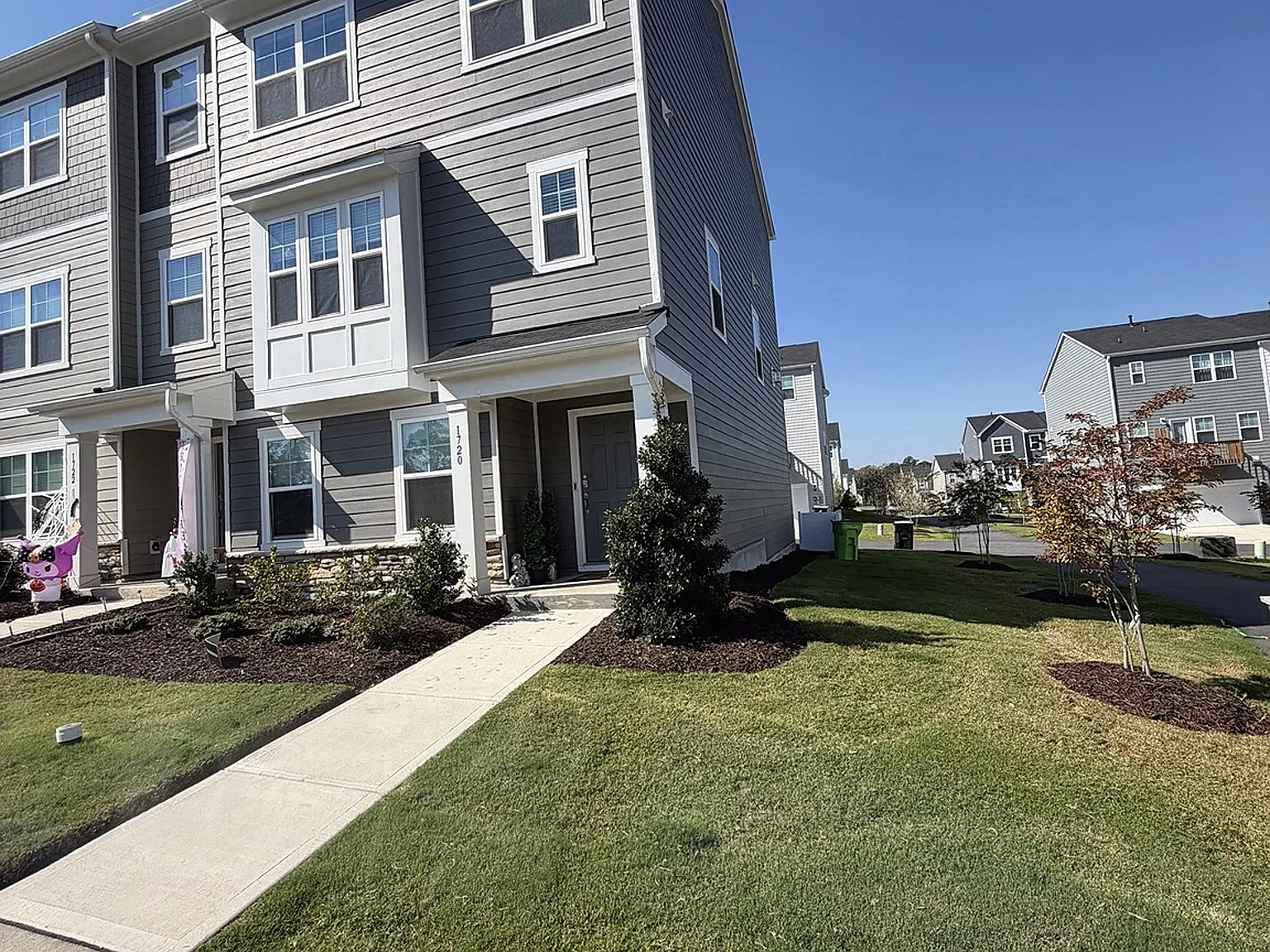 4 bed, 3.5 bath, 2198 sqft, $2,399 — Photo 2