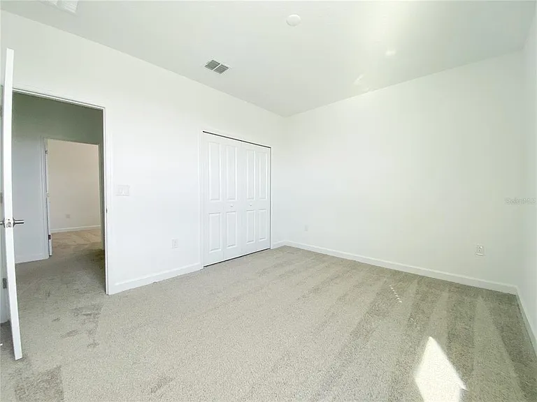 977 Leader St — Photo 9