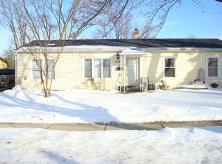 1027 Oakland Dr, Streamwood, IL