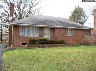 30 Ross Dr, Akron, OH 44313