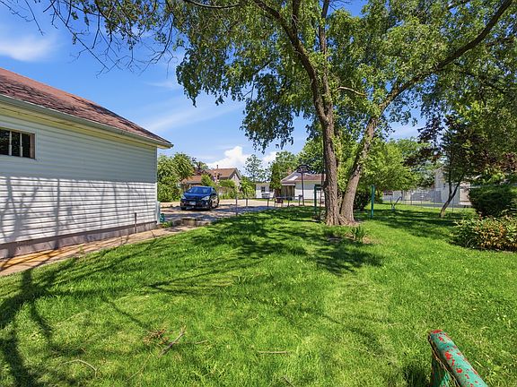 5th image of 182 N Smith St