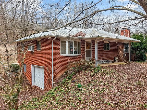 3rd image of 1201 Laurel Bluff Rd