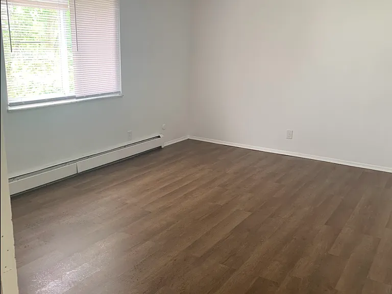 4103 E 4th St #8 — Photo 5