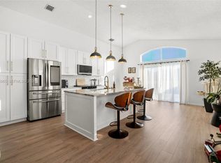 8165 Pelican Harbour Dr, Lake Worth, FL 33467