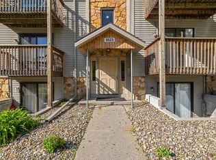 9523 University Ave APT 11, Clive, IA 50325