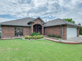 1508 E Persimmon Ln, Mustang, OK 73064