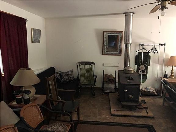 3rd image of 149 Deer Cabin Ln