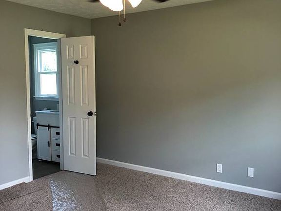 5th image of 211 Stephanie Dr