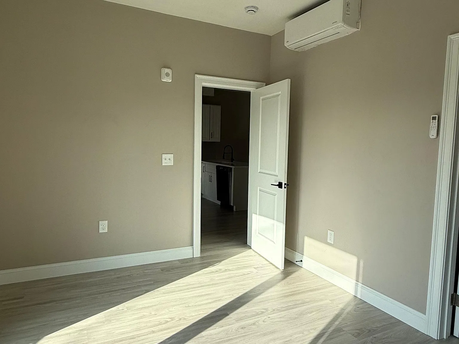 1 bed, 680 sqft, $2,400 — Photo 4