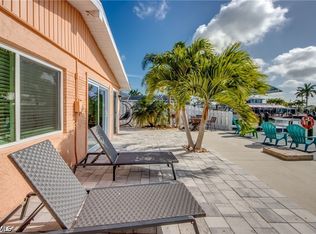 2589 Bayshore Dr, Matlacha, FL 33993