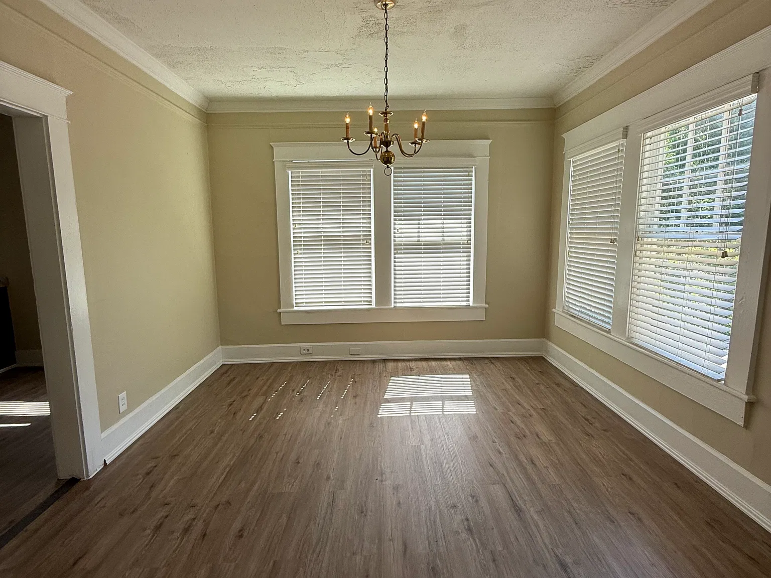3 bed, 1395 sqft, $1,100 — Photo 2