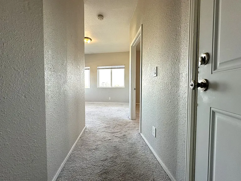 3202 Grand- 5 Unit — Photo 15