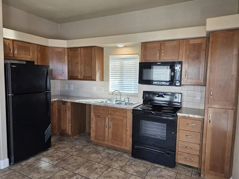 1 bed, 390 sqft, $1,350 — Photo 3