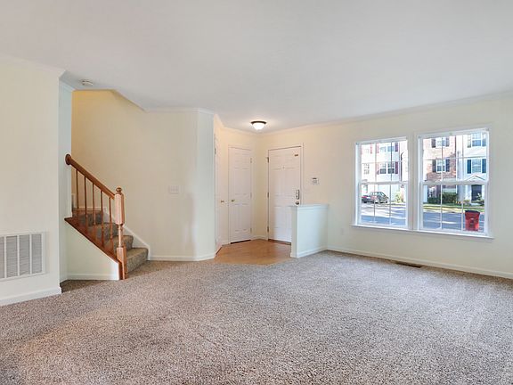 5th image of 24 Snead Dr