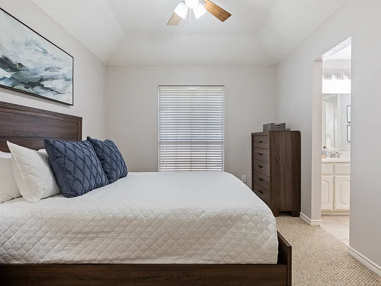 4909 Springtree Ln — Photo 14