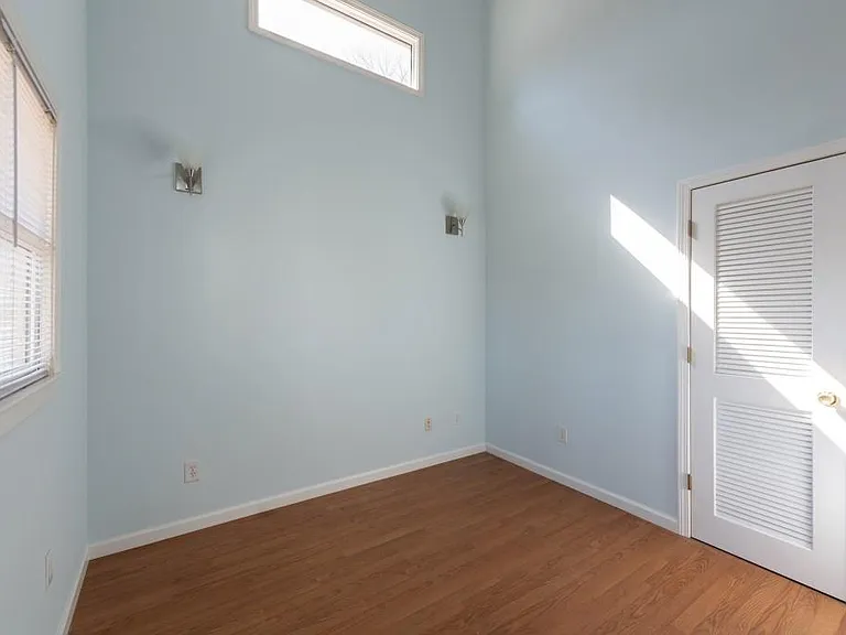 342 Mathews Ave NE #A — Photo 6