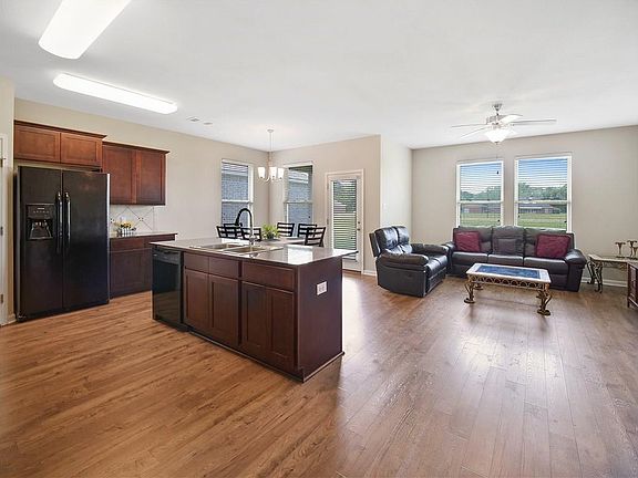 3rd image of 315 Haygood Dr