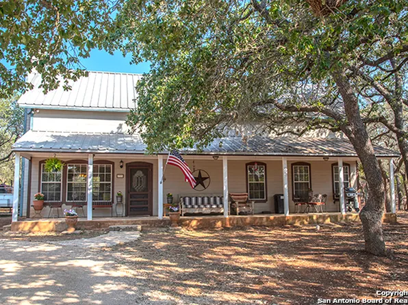 799 OAK HILLS RD, Pipe Creek, TX 78063