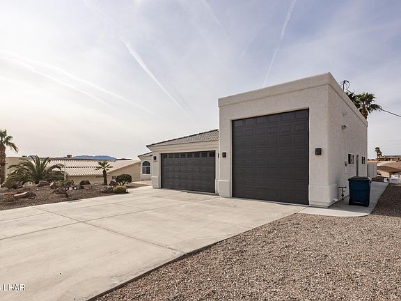 3rd image of 3989 Mediterranean Ln