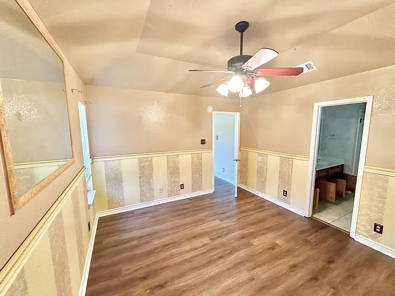 1100 Clairidge Ave — Photo 7