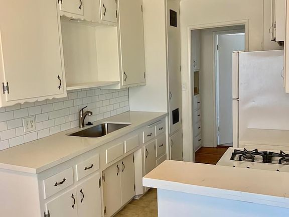 4th image of 3037 E 4th St #6-3037-06