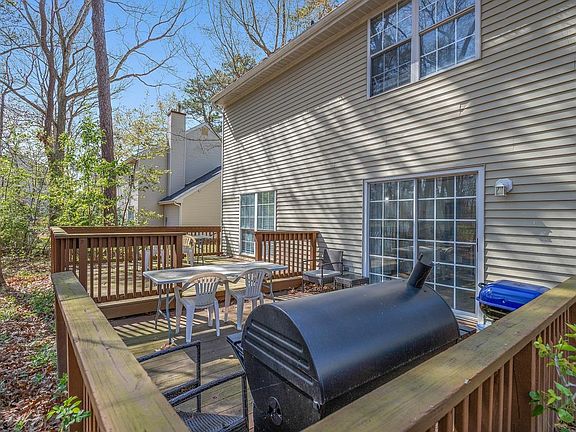 5th image of 393 E Cos Cob Dr