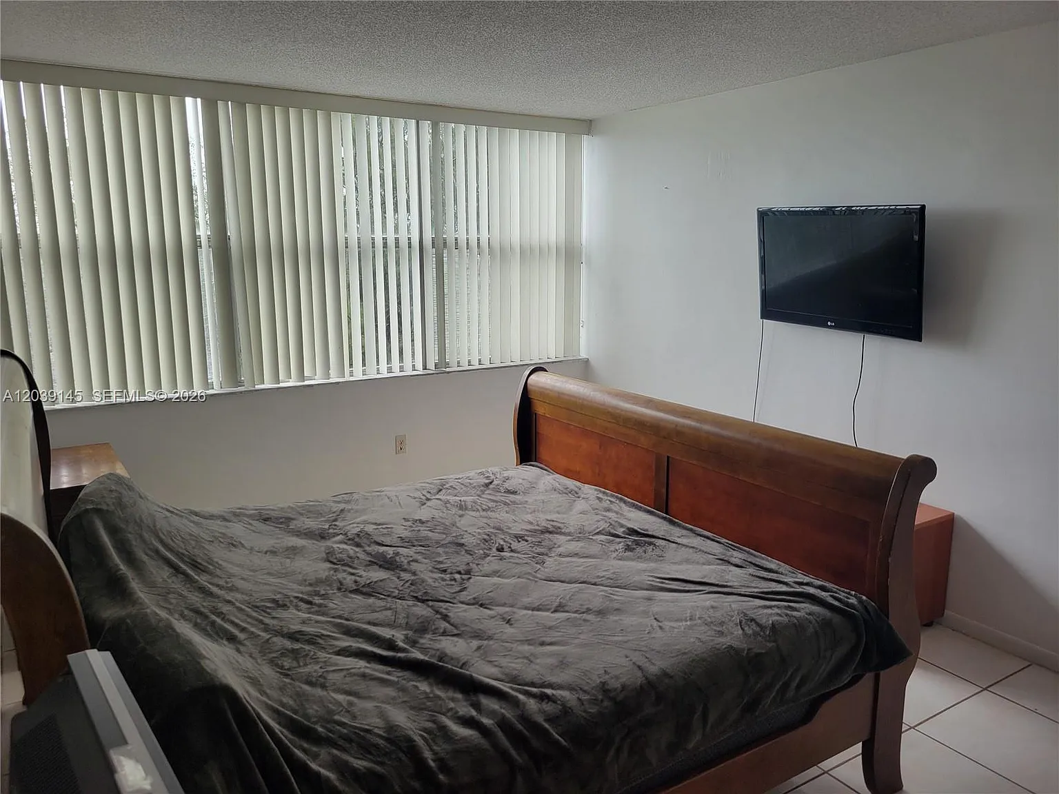 Wilshire Condo — Photo 4