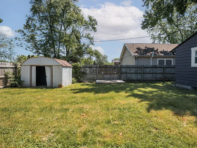 2210 Pleasant St — Photo 7